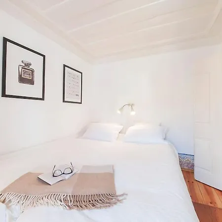 Charming 2 Bedroom Avenida Da Liberdade Apartment Lisbon