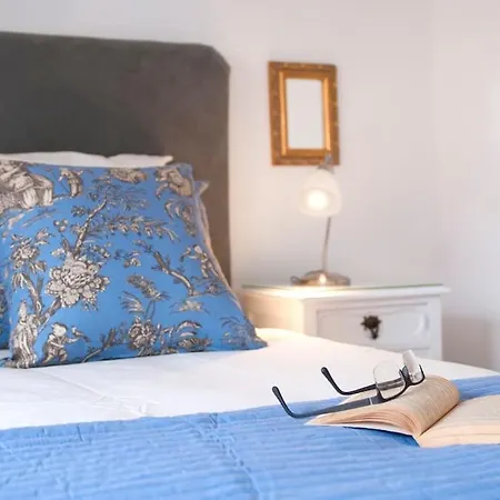 Charming 2 Bedroom Avenida Da Liberdade Appartamento Lisbona